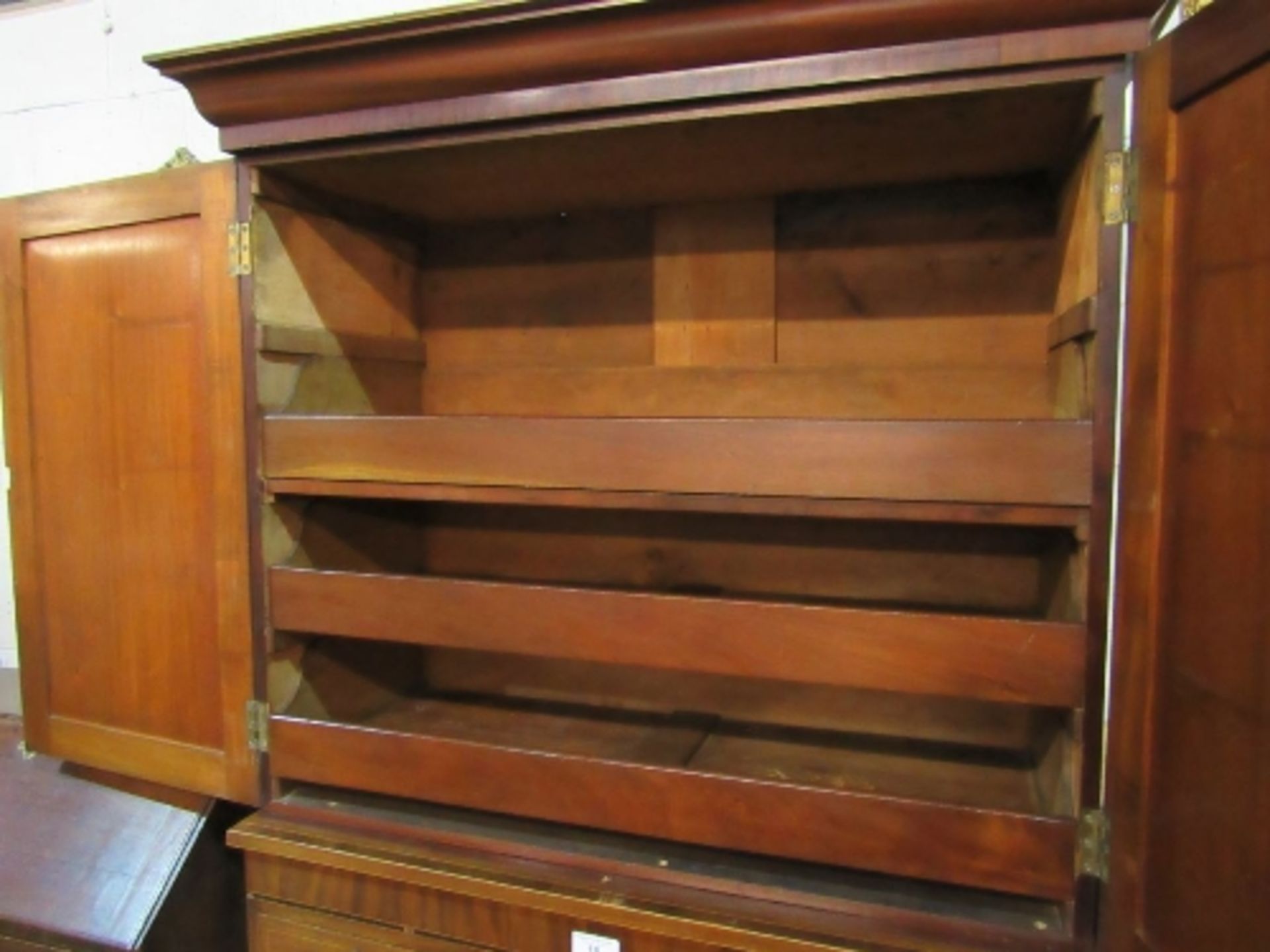 Victorian mahogany linen press of 4 internal drawers over chest of 3 over 3 graduated drawers, 117 x - Image 3 of 6