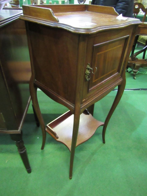 Mahogany small cabinet with shelf beneath on cabriole legs, 40 x 34 x 91cms. Estimate £20-40 - Image 2 of 2