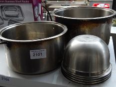4 stainless steel bowls & 2 cooking pots
