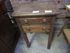 Small oak table with 2 drawers