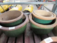 2 garden pots