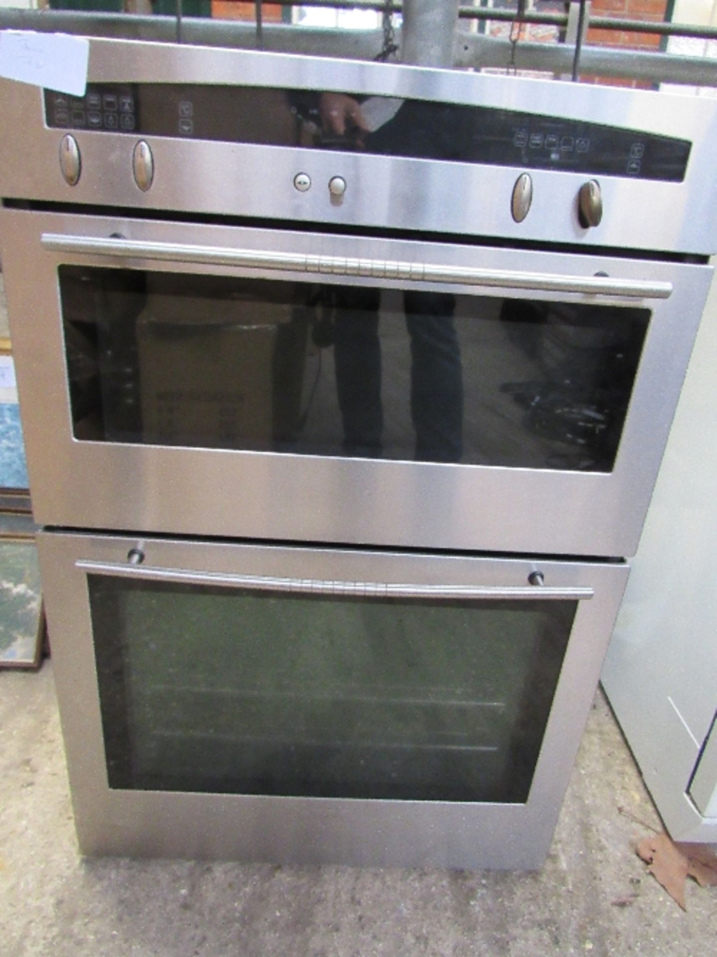 Electric built-in oven