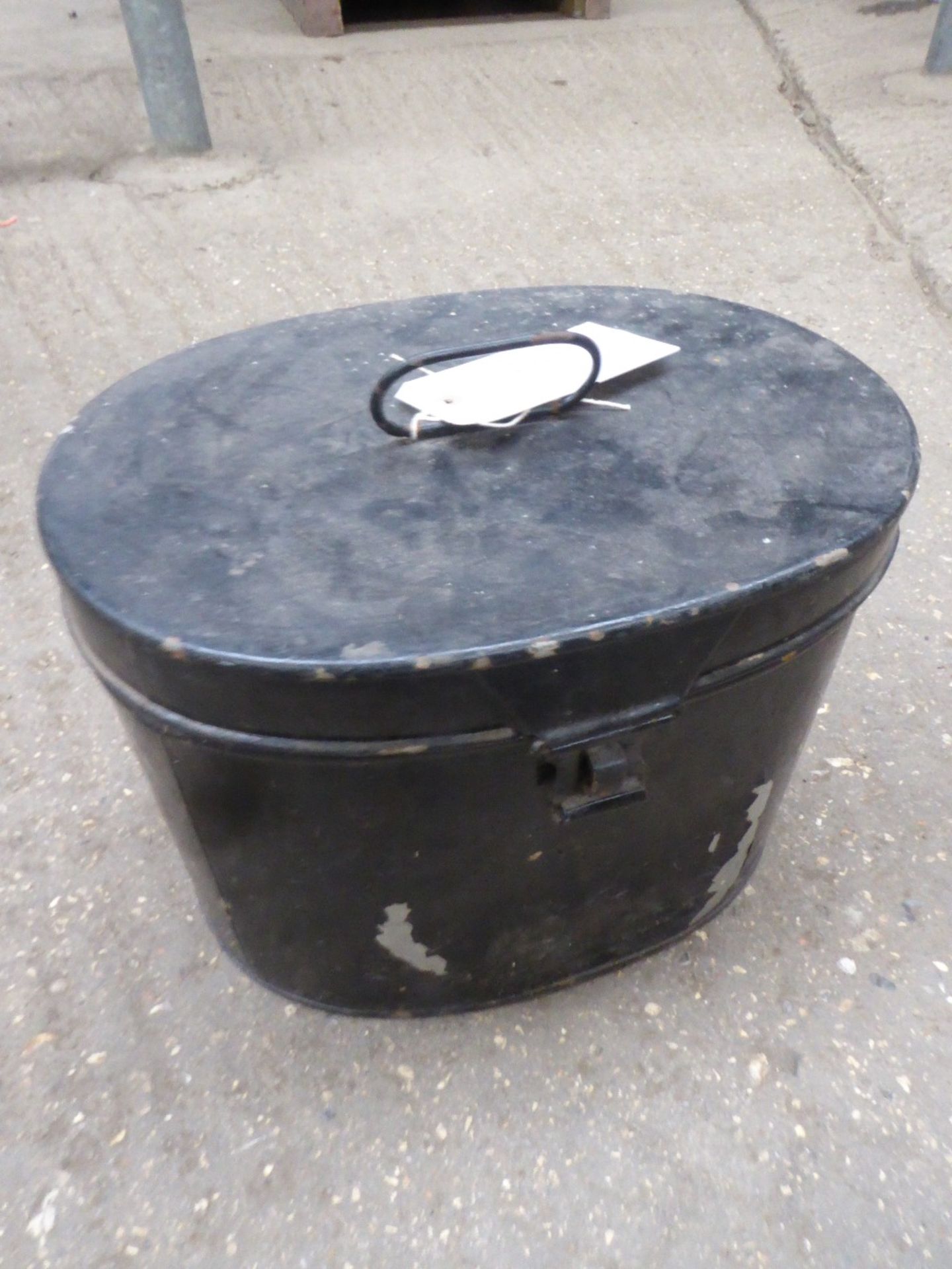 Black top hat in a tin hat box - Image 3 of 3