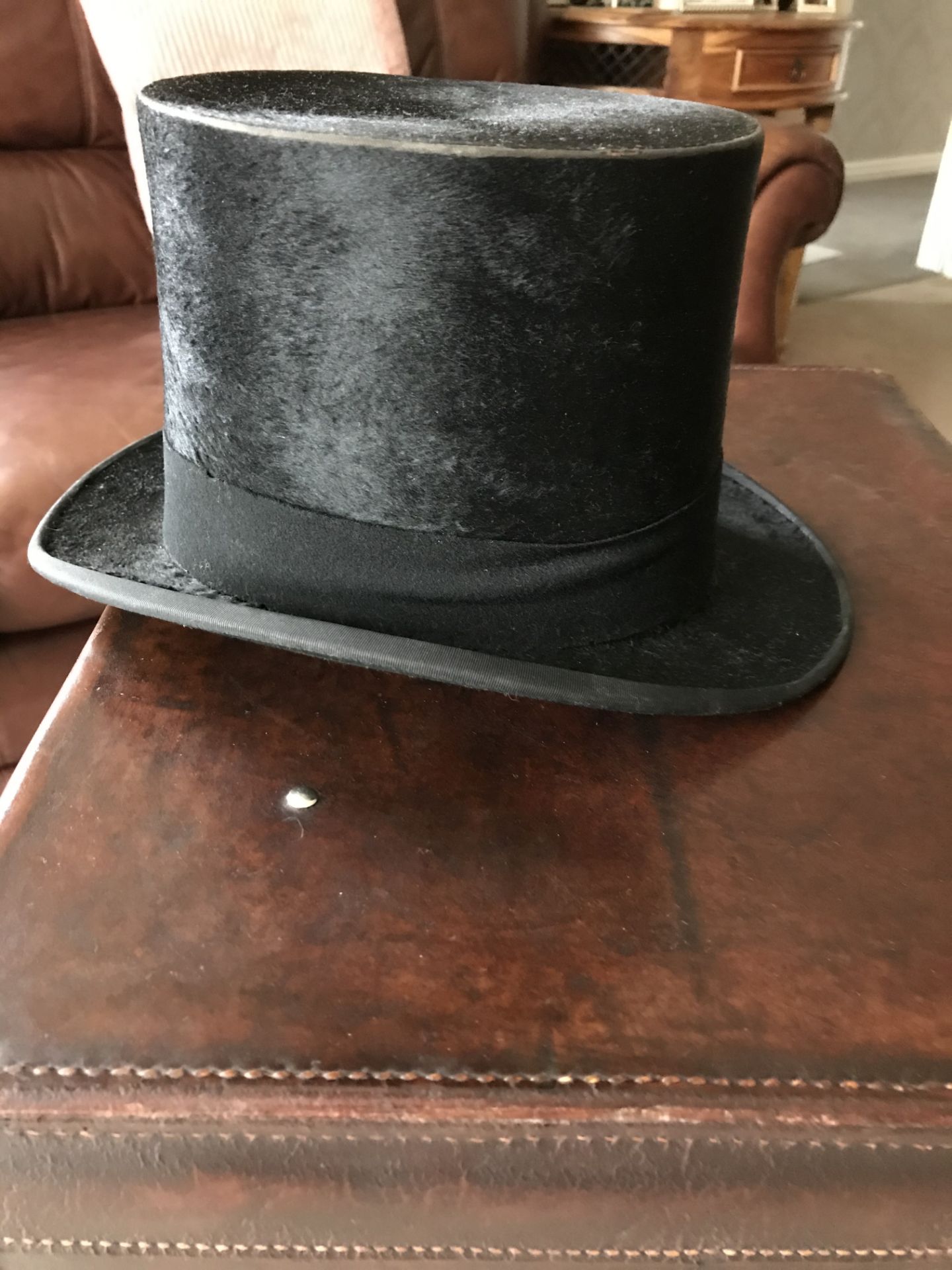 Harry Hall hard black bowler hat, 6 7/8; a grey top hat by Tress & Co., 19cms x 15.5cms and a