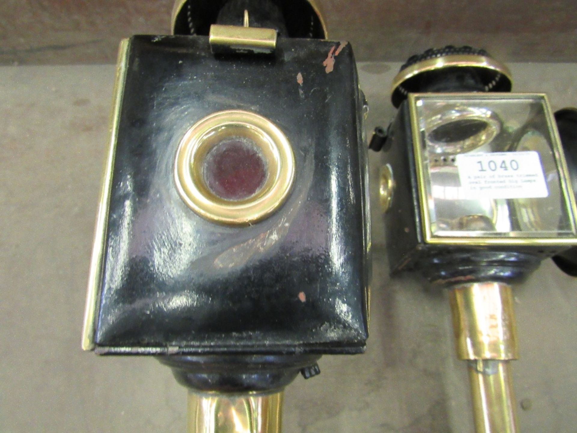 A pair of brass trimmed oval fronted Gig Lamps in good condition - Image 4 of 5