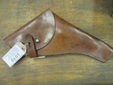 A WW1 leather pistol holster dated 1917, complete with the original brass cleaning rod. In good