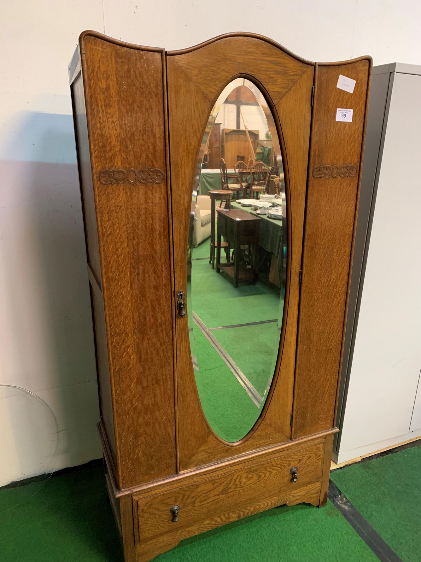 Oak 1930's wardrobe with drawer to base. 91 x 42 x 180cms. Estimate £20-40.