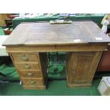 Oak clerk's desk with rising lid, 4 drawers and cupboard to sides. 115 x 64 x 88cms Estimate £40 -