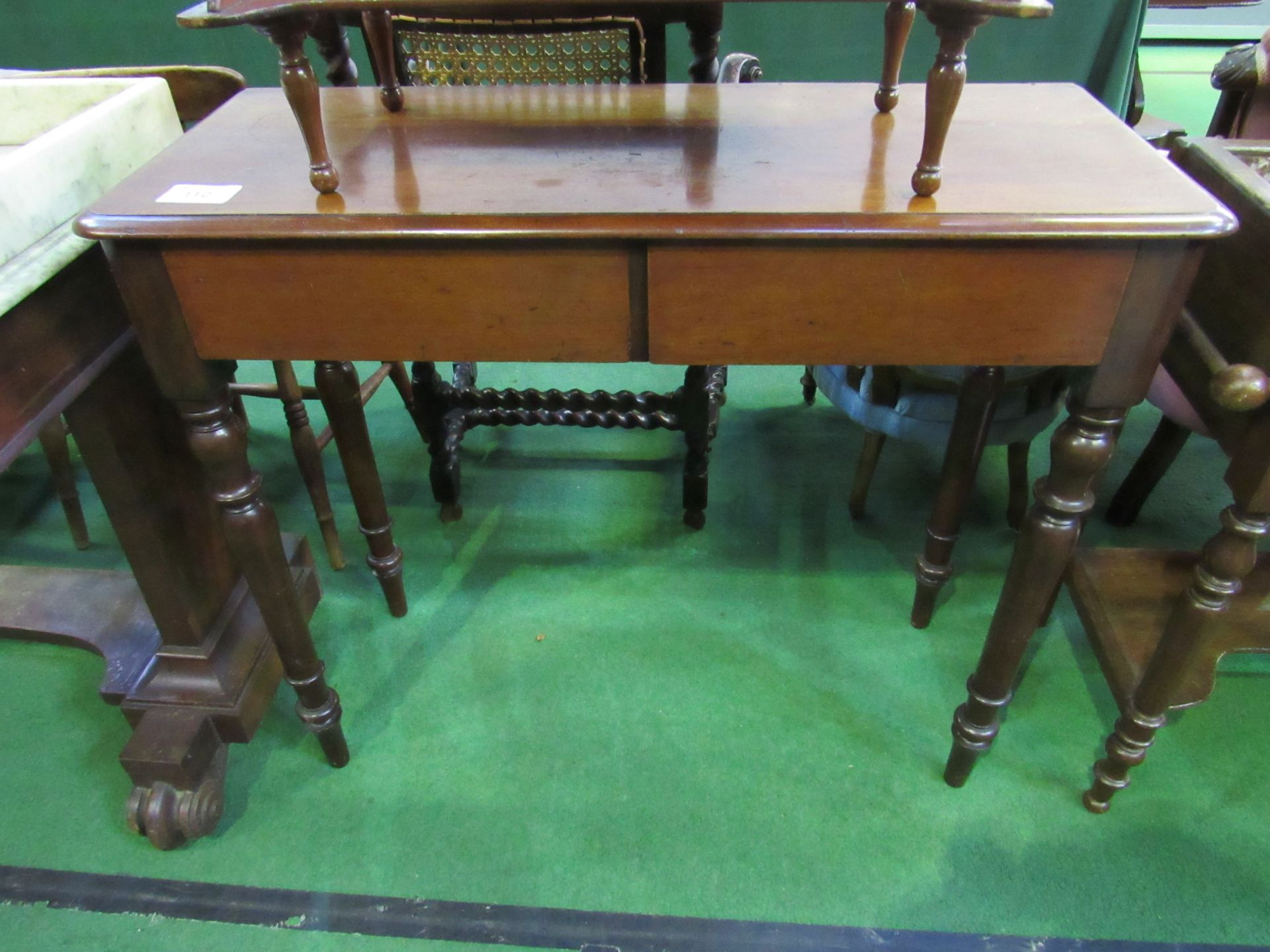 Mahogany side table with 2 frieze drawers, 100 x 40 x 85cms. Estimate £20-30