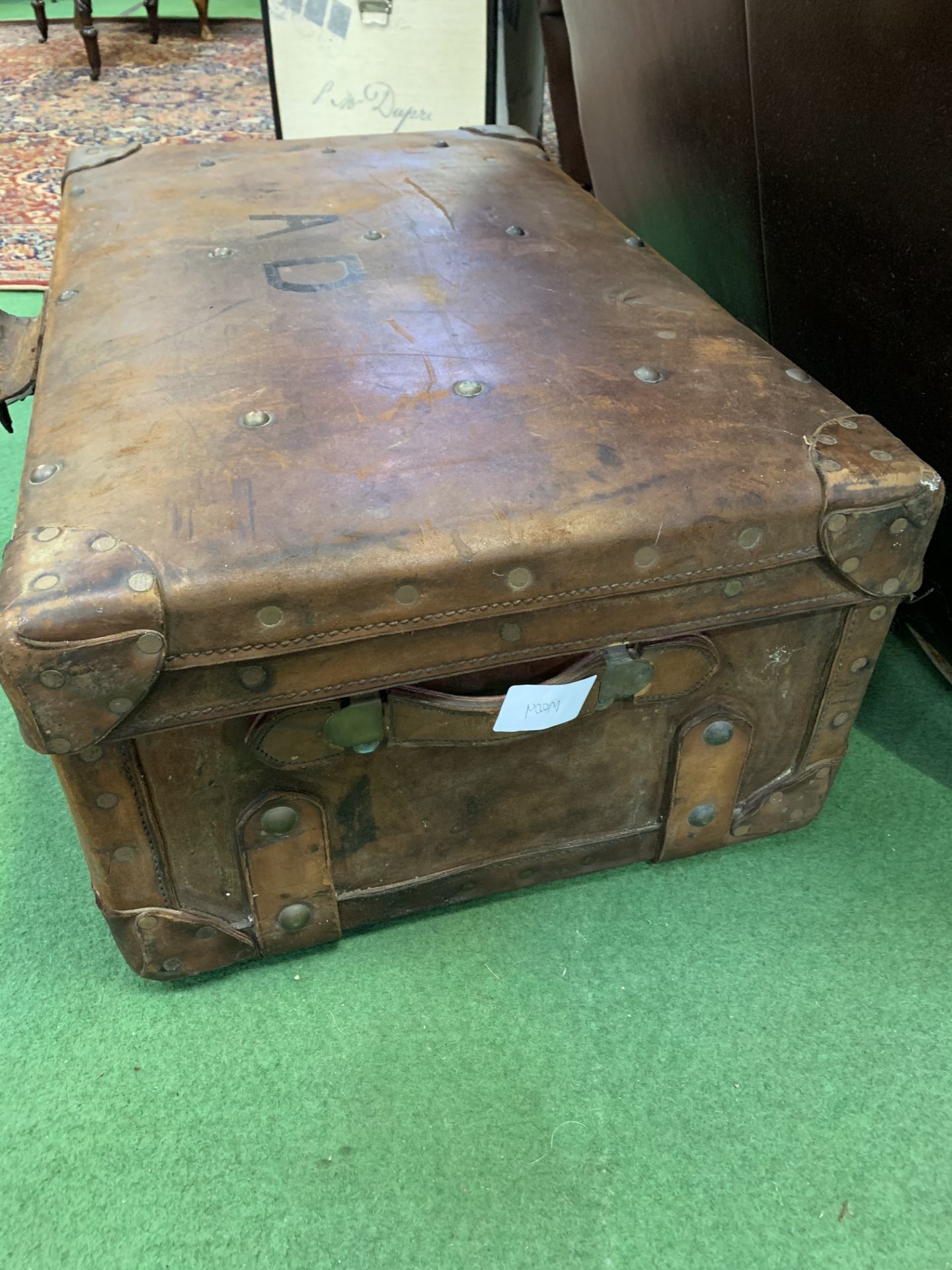 Vintage leather trunk. 84 x 54 x 34cms. Estimate £30-50. - Image 2 of 2