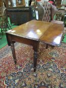 Mahogany Pembroke table on spiral turned legs to casters. 90 x 100 (open) x 70. Estimate £30-50.