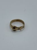 9ct gold buckle ring, size O1/2, weight 3.0gms. Estimate £30-50.
