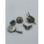 3 silver brooches & 2 silver pendants. Estimate £10-20.