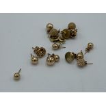 Pair of 9ct gold knot earrings and 6 pairs of gold coloured earrings, weight 1.3gms. Estimate £20-