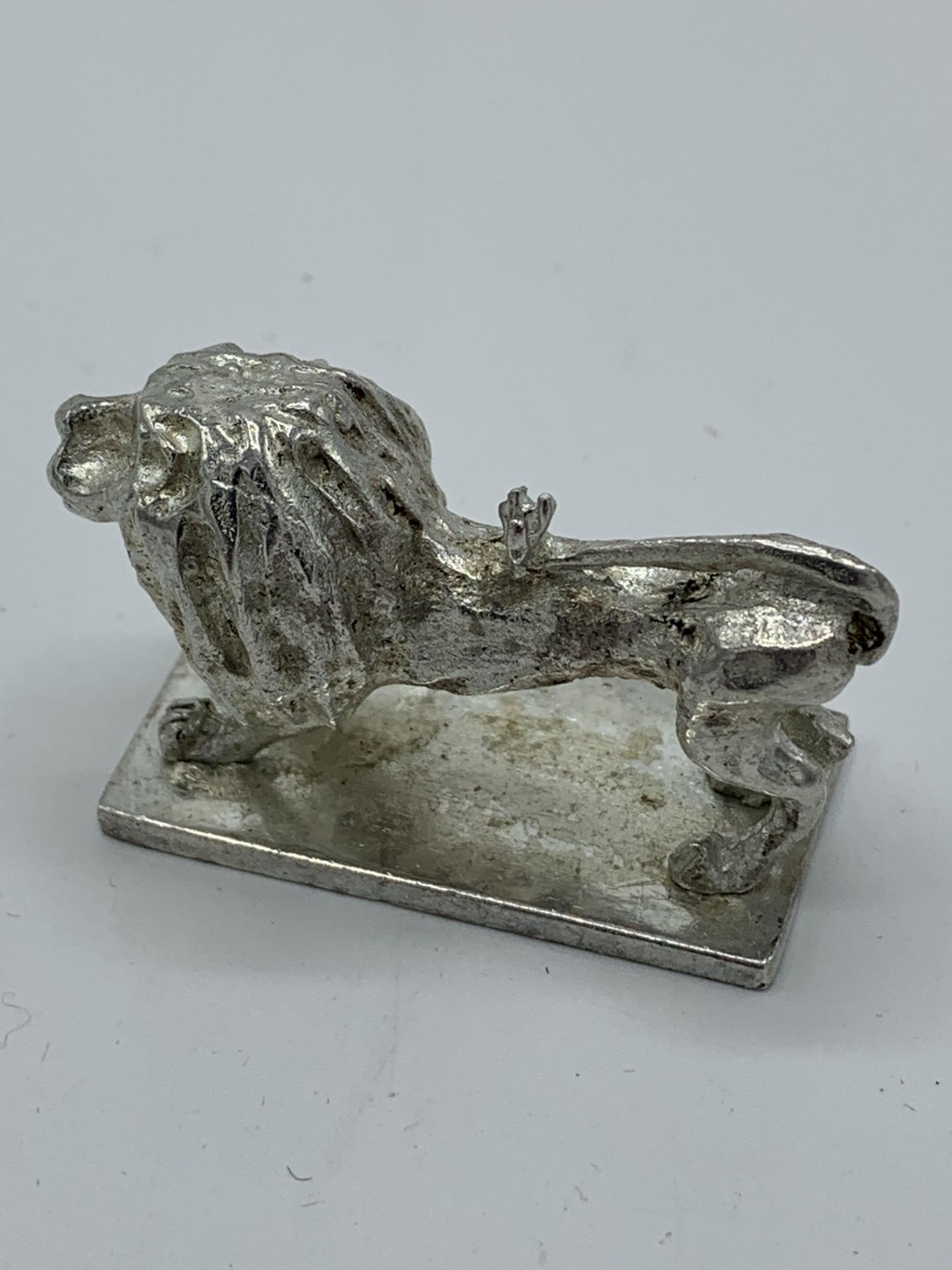 Bier of Israel silver lion. Estimate £25-35.