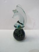 Coloured glass horse's head figurine. Estimate £20-30.