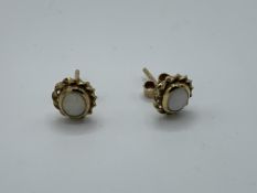 9ct gold and opal stud earrings, weight 1.0gm. Estimate £30-50.