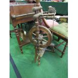 Vintage small spinning wheel. Estimate £20-30