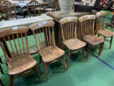 5 Windsor kitchen chairs. Estimate £25-35.