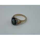 18ct gold ring set with centre sapphire and 4 diamonds to shoulder, size P, weight 4.1gms.