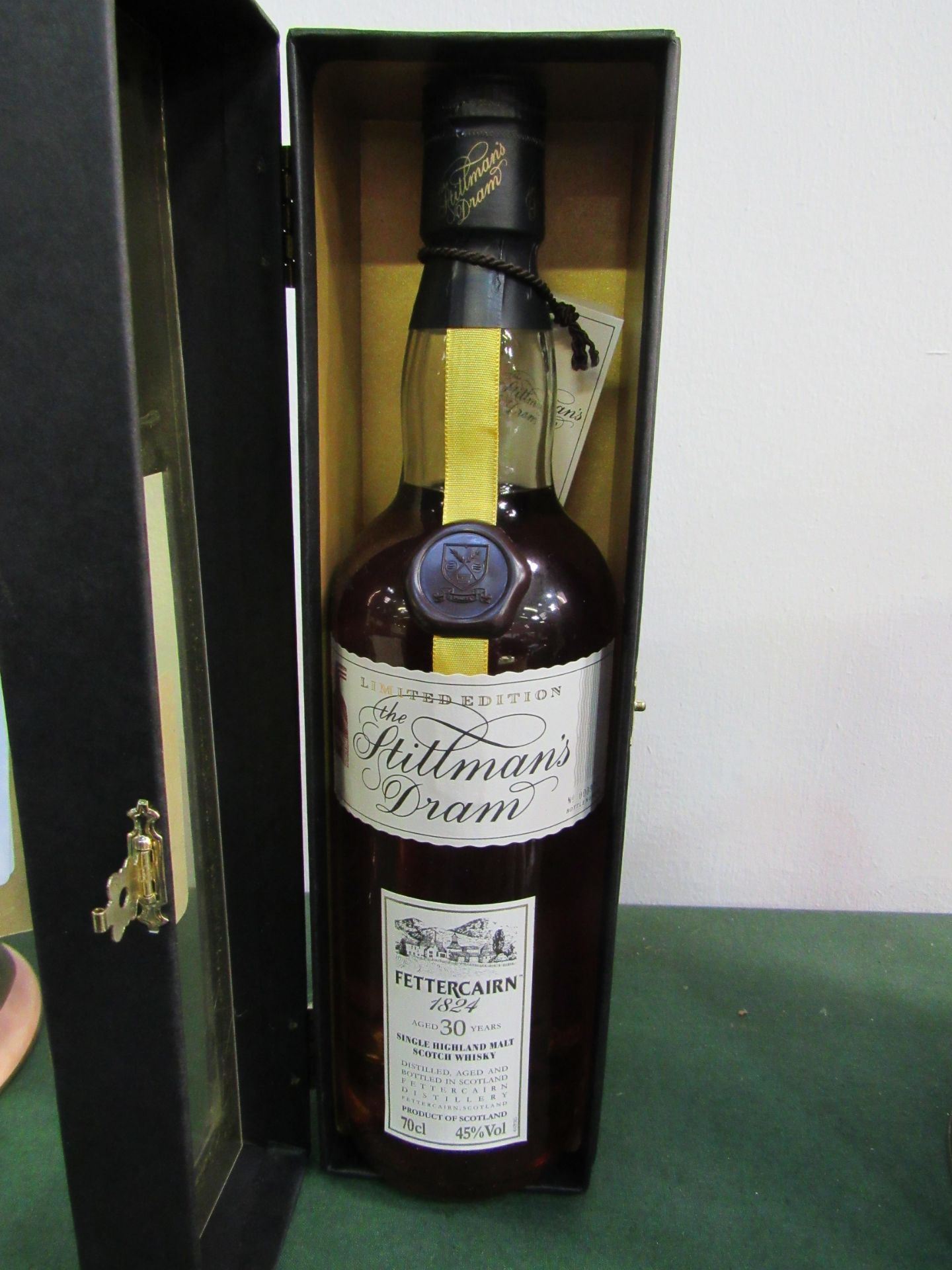 70cl ""The Stillman's Dram whisky"", Fettercairn 1824 single malt whisky, Aged 30 Year. In - Image 2 of 3