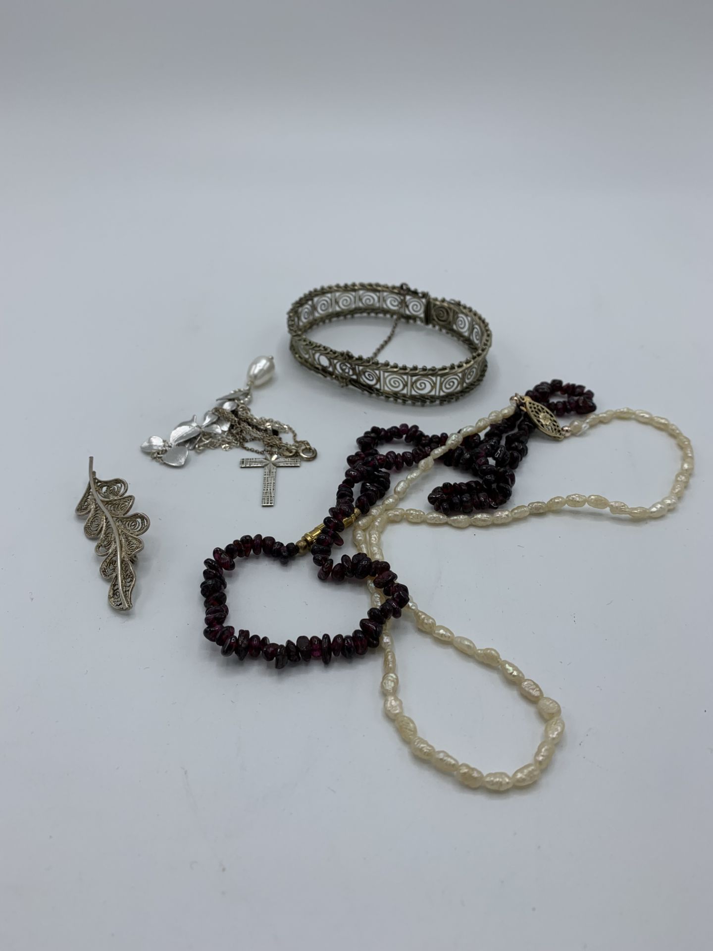 Silver crucifix and chain, silver pearl necklace, 925 silver bracelet as found, white metal leaf