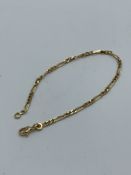 18ct gold link chain bracelet. Length 18cms, weight 2.5gms. Estimate £60-70.