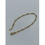 18ct gold link chain bracelet. Length 18cms, weight 2.5gms. Estimate £60-70.