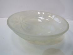 G Vallon opalescent glass bowl, diameter 23cms. Estimate £20-30.