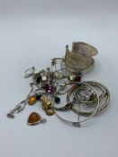 Bag of silver 925 jewellery. Estimate £20-30.