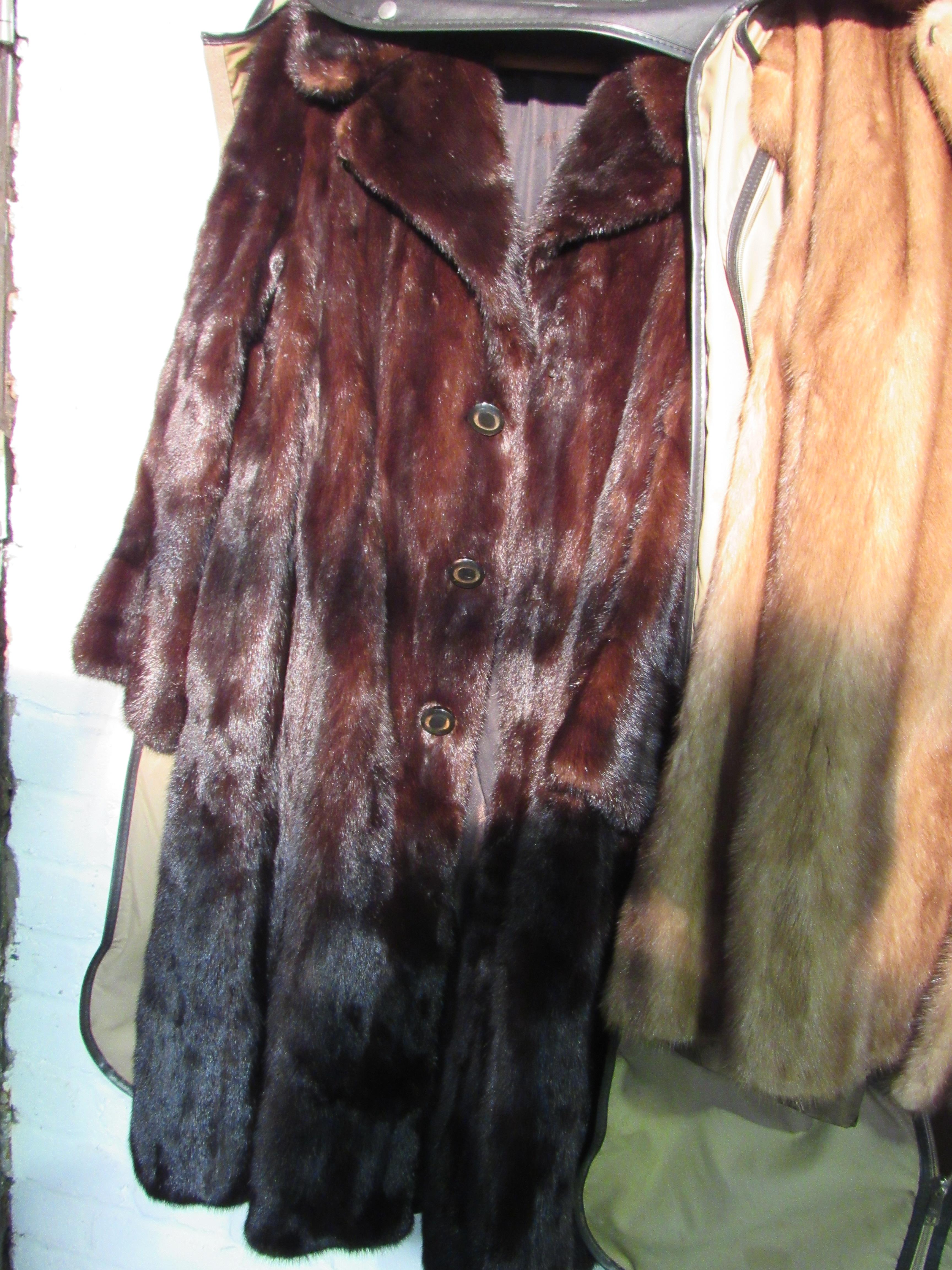 Full length fur coat. Estimate £20-30.