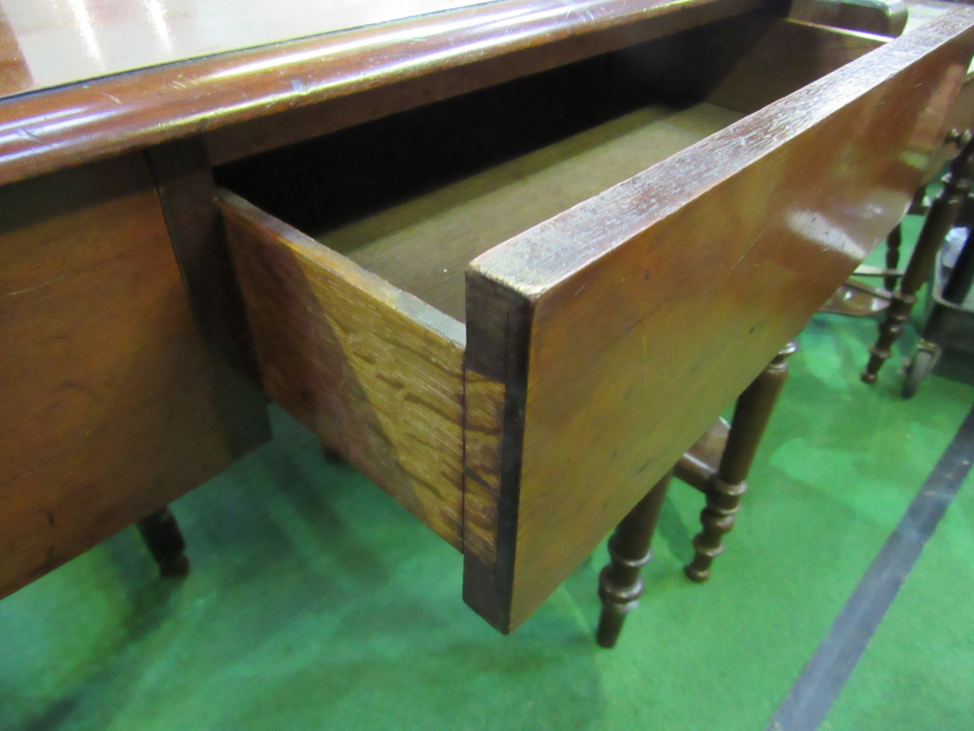 Mahogany side table with 2 frieze drawers, 100 x 40 x 85cms. Estimate £20-30 - Image 3 of 3