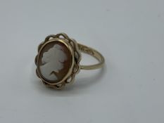 9ct gold cameo ring, weight 2.6gm, size M. Estimate £60-80.