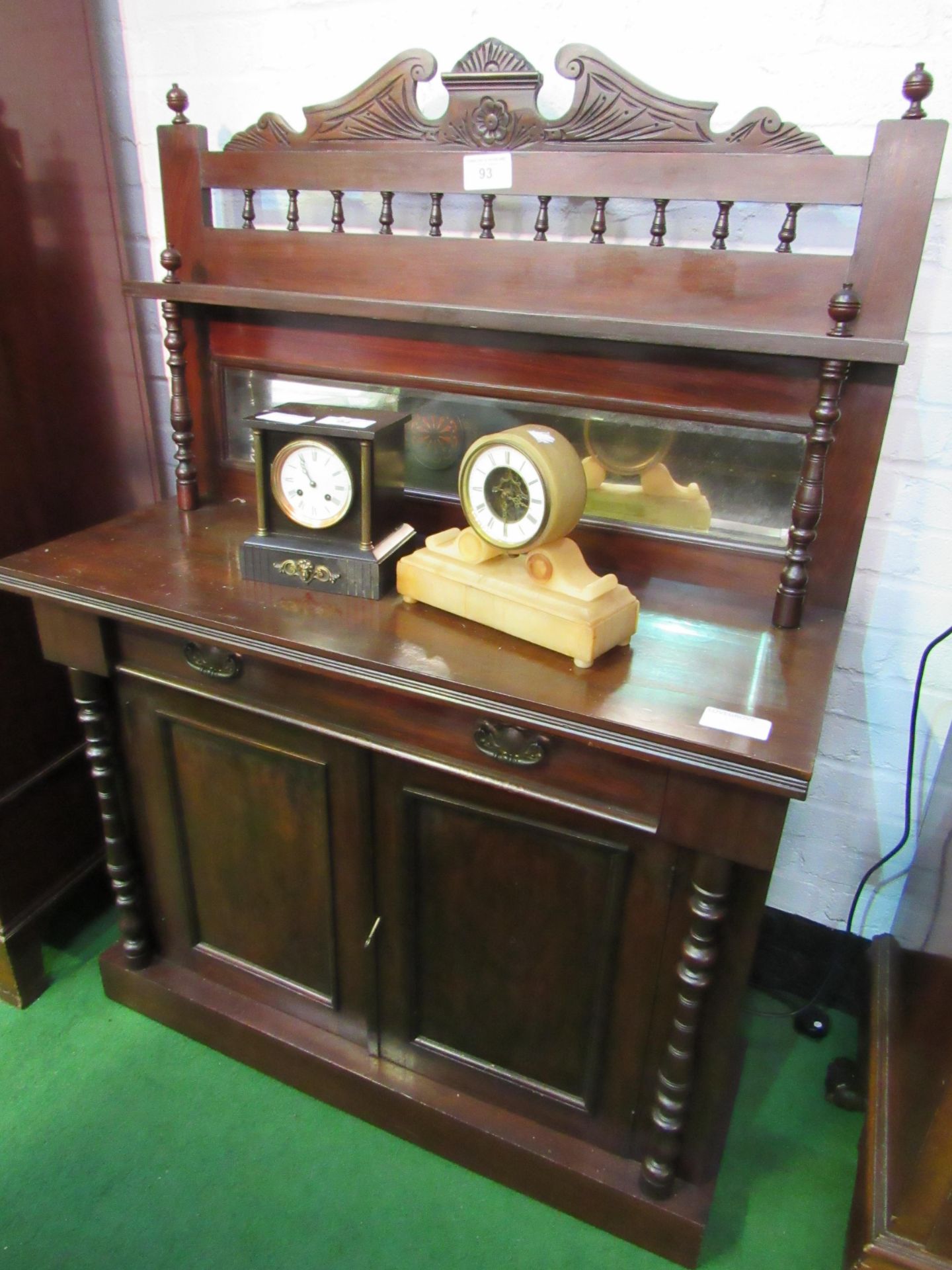 Mahogany chiffonier with mirror back, 103 x 42 x 144cms. Estimate £30-50