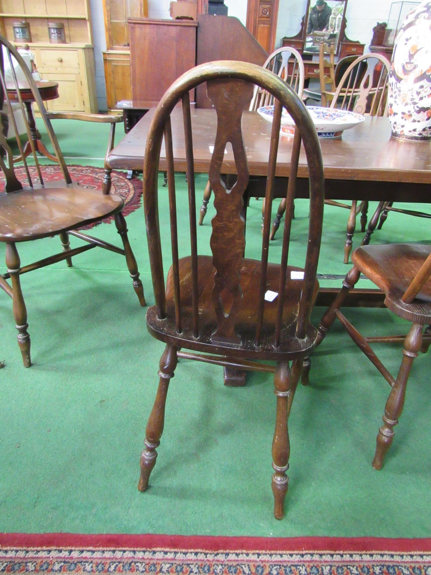 6 rail back shaped seat chairs and 2 matching carvers. Estimate £40-60. - Image 4 of 4