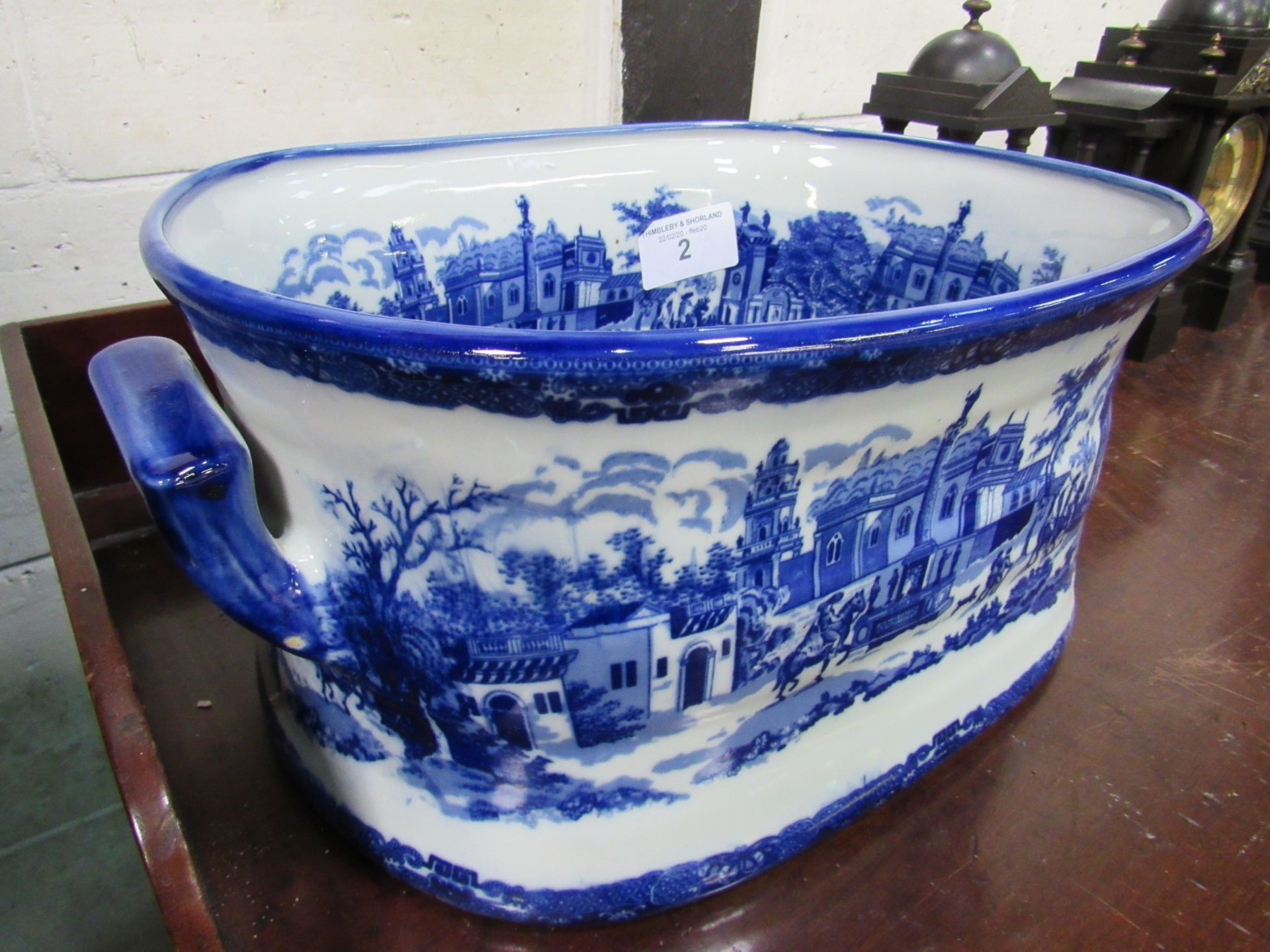 Blue and white footbath. 43 x 30 x 20cms. Estimate £30-50. - Image 3 of 3