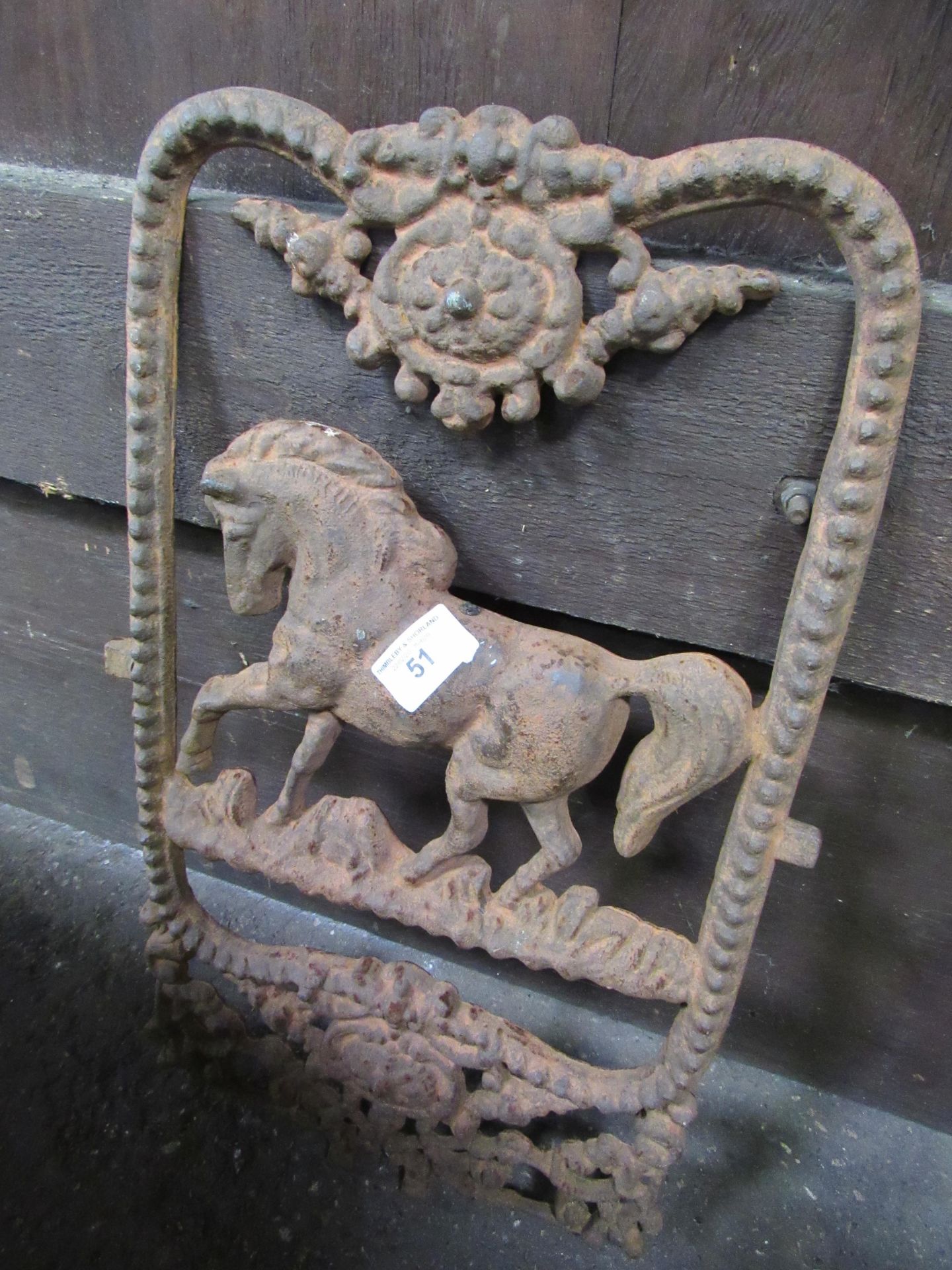 Cast iron plaque depicting a horse. Estimate £30-50. - Image 2 of 3