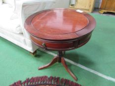 2 mahogany small drum side tables on pedestal legs. Estimate £10-20.