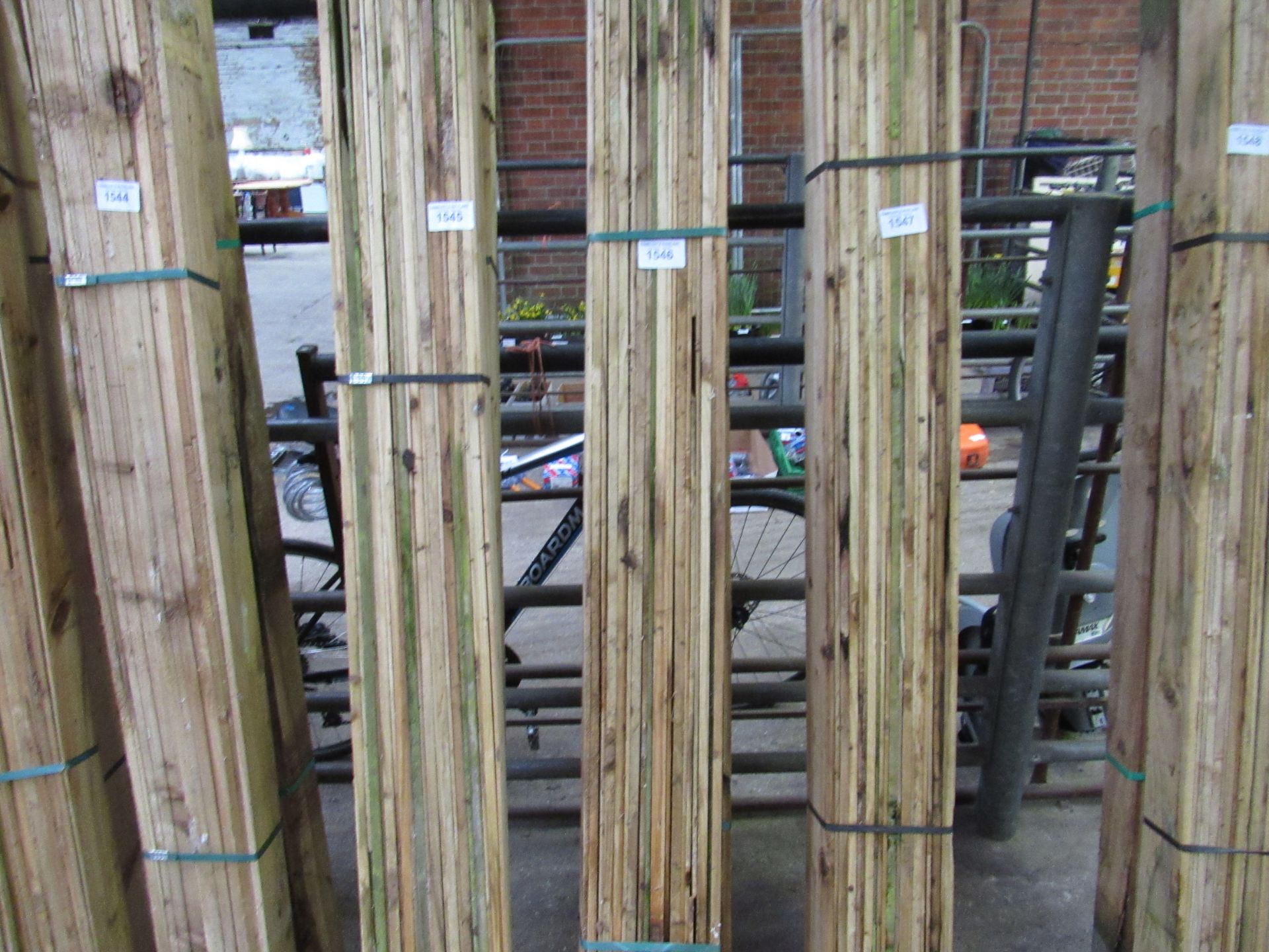 2 packs of 6 foot feather edge timber. - Image 2 of 2