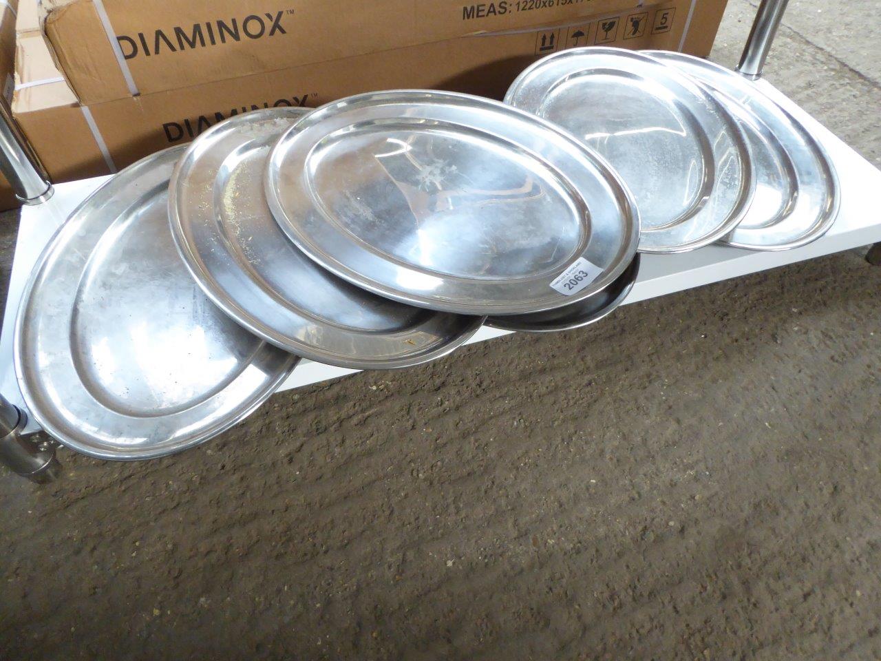 6 oval serving trays. Estimate £30-35.