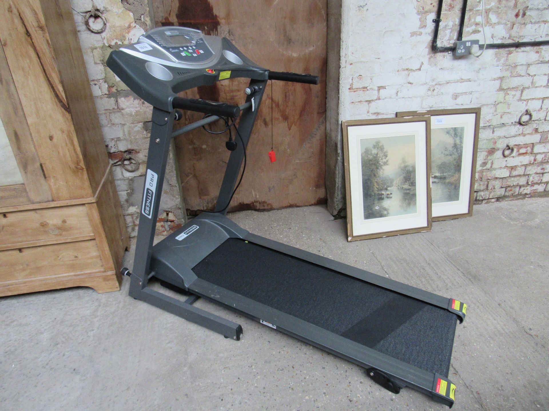 Pro-Fitness 335/9363(D) Treadmill machine.