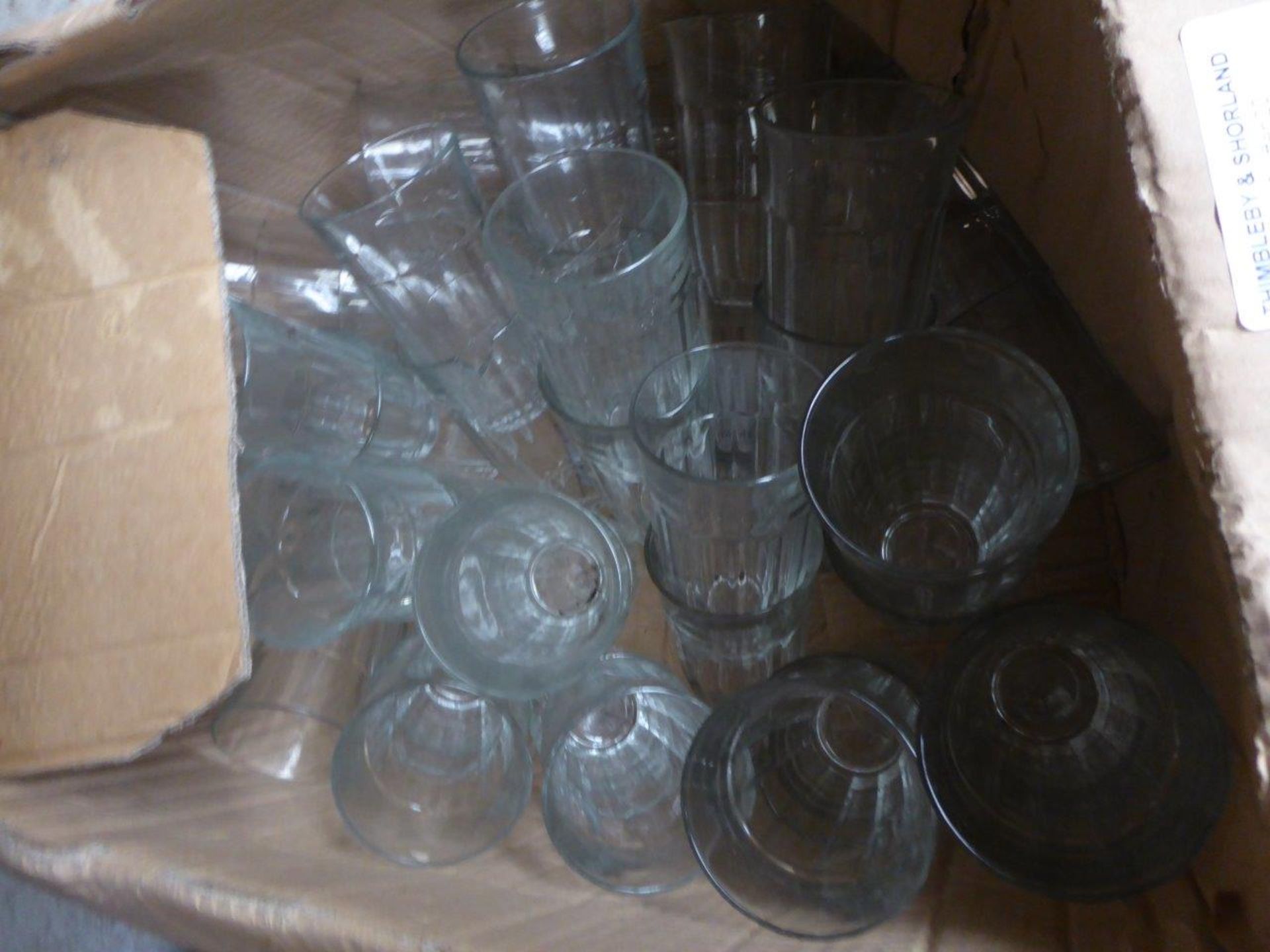 Large quantity of glasses. - Image 2 of 3