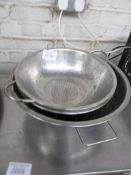 4 Stainless steel colanders. Estimate £15-20.