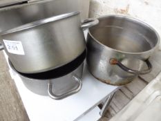 3 heavy duty cook pots. Estimate £30-35.