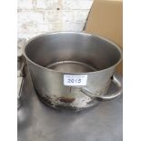 Large heavy duty stainless steel cook pot. Estimate £20-30.