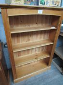 Pine 3 shelf open bookcase, 97 x 30 x 137cms.