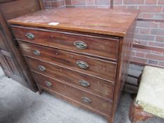 Chest of 4 graduated drawers.