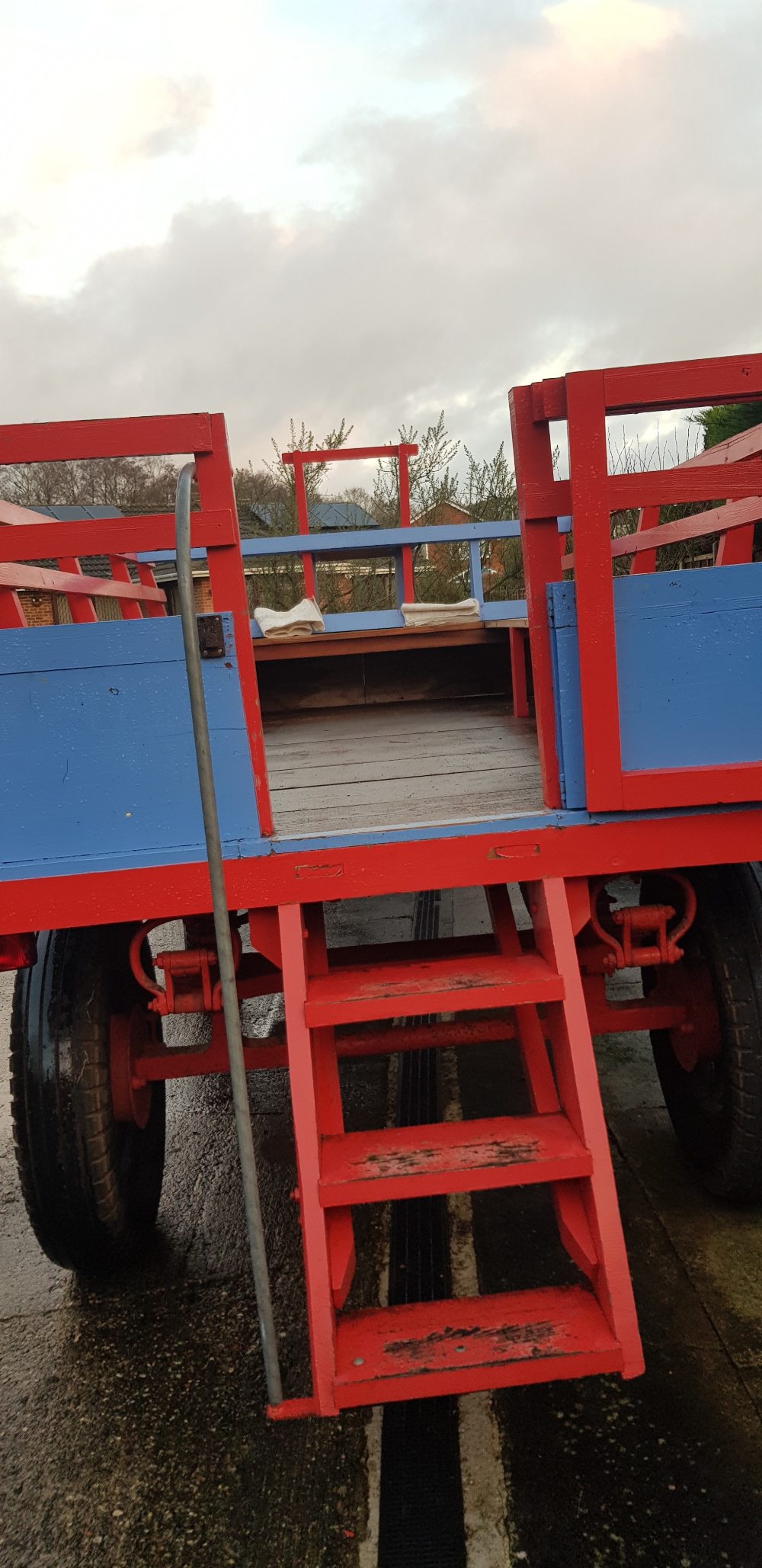 WAGONETTE to suit 17 to 19hh pair. Painted red and blue with red lining and undercarriage with - Image 8 of 8