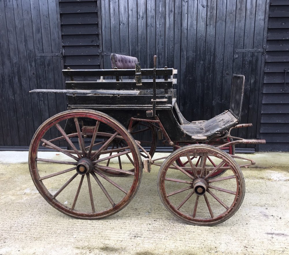 PONY DOG CART built by J. Petit, a good quality provincial builder. Painted black with a burgundy - Image 3 of 3