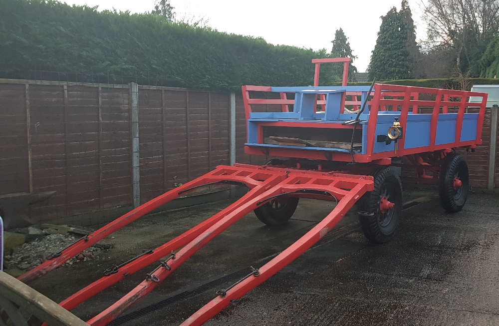 WAGONETTE to suit 17 to 19hh pair. Painted red and blue with red lining and undercarriage with - Image 4 of 8